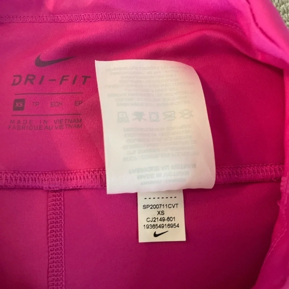 NWOT Women’s Nike graphic fire pink 7/8 workout leggings, size XS